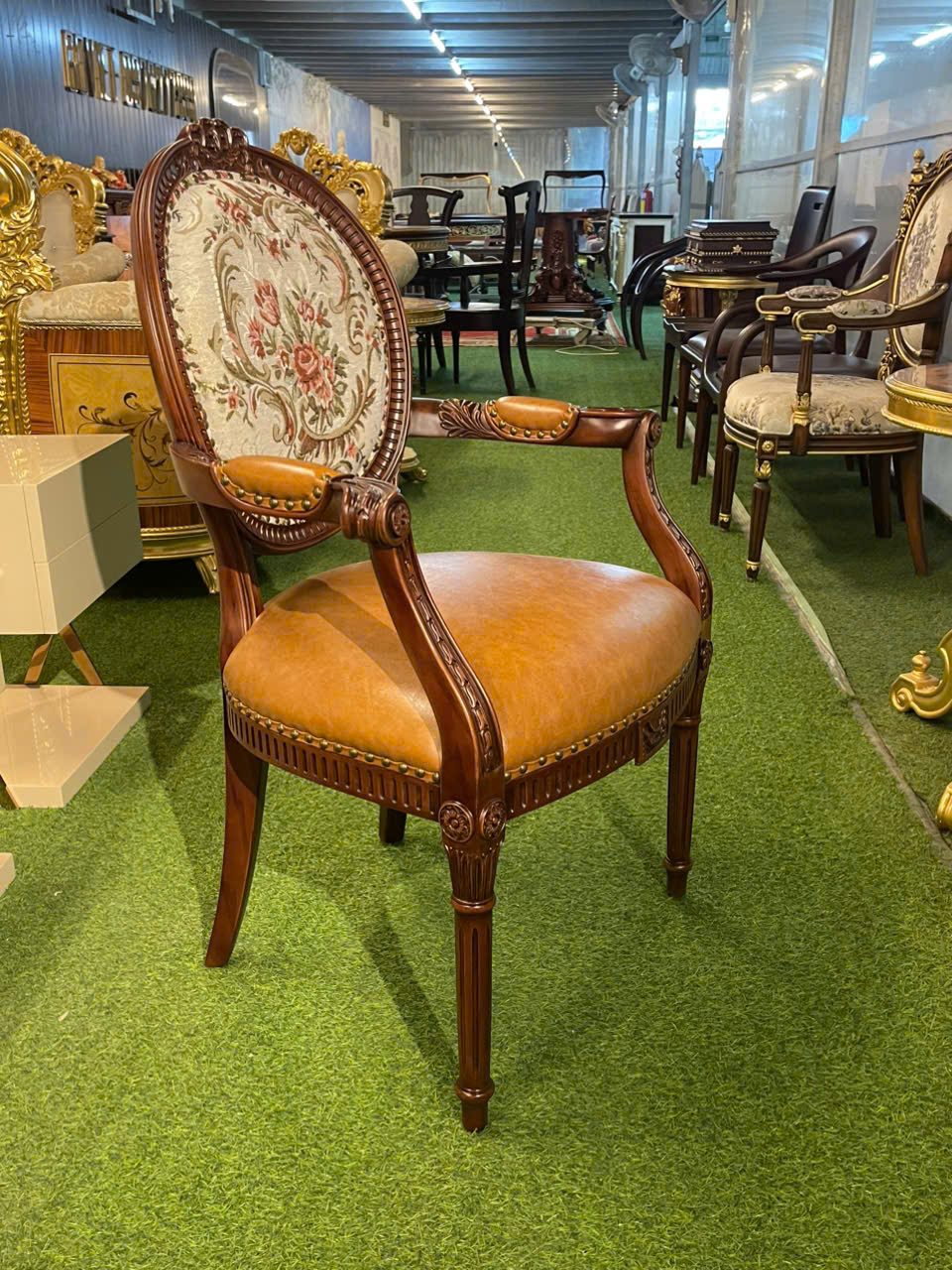 GHẾ ĂN CỔ ĐIỂN LOUIS 16 CÓ TAY